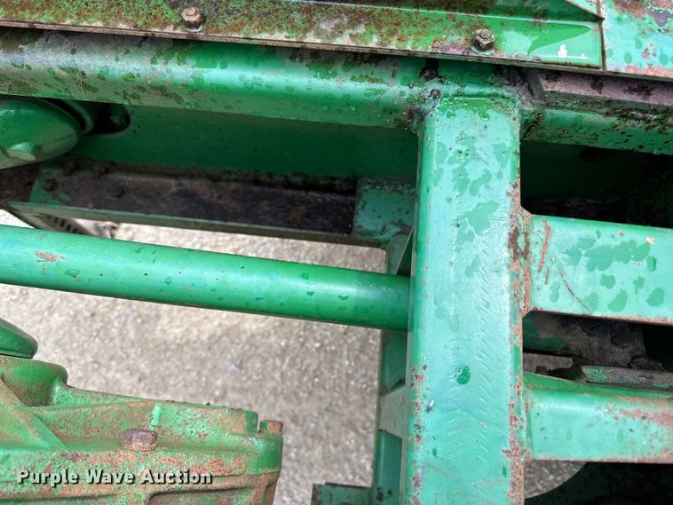 image for item DP8391 John Deere  24T small square baler