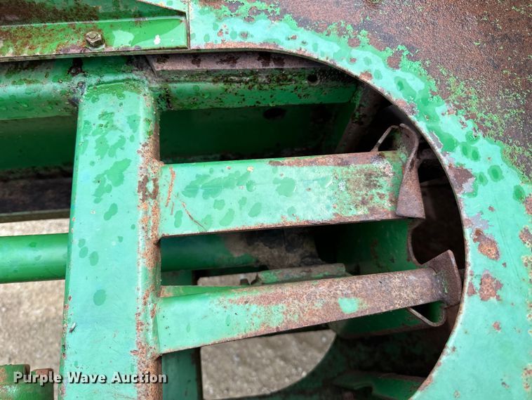 image for item DP8391 John Deere  24T small square baler