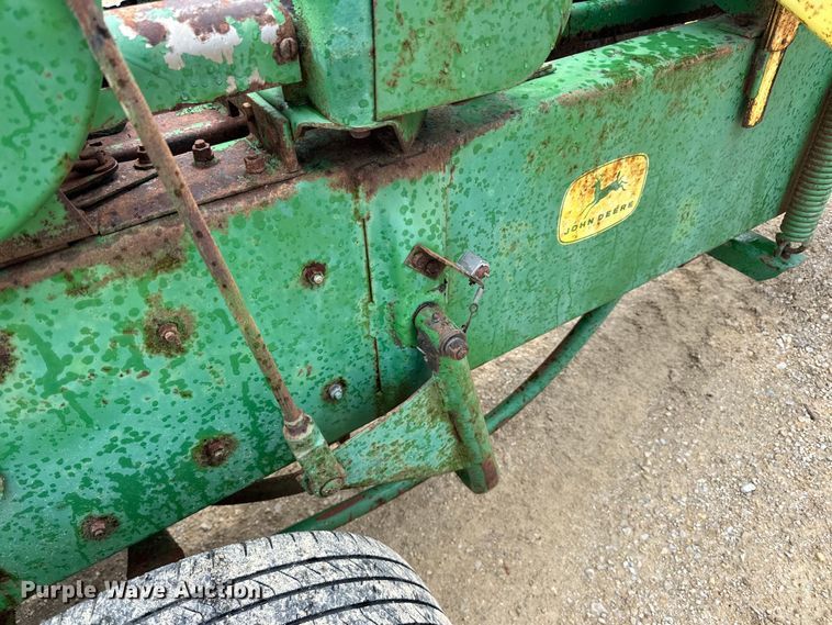 image for item DP8391 John Deere  24T small square baler