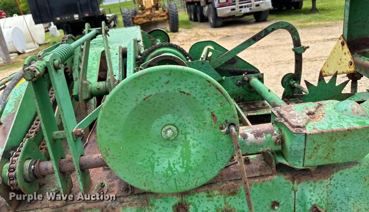 image for item DP8391 John Deere  24T small square baler