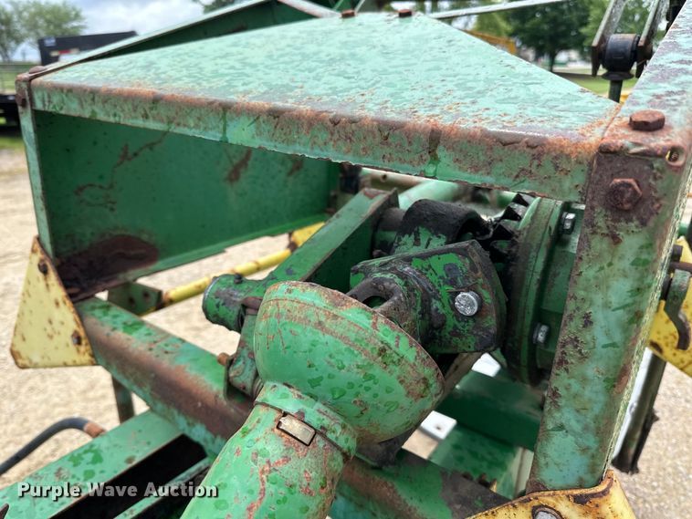 image for item DP8391 John Deere  24T small square baler