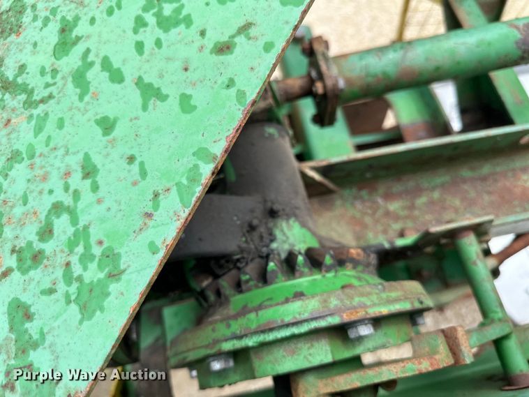 image for item DP8391 John Deere  24T small square baler