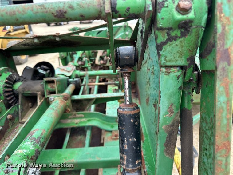 image for item DP8391 John Deere  24T small square baler