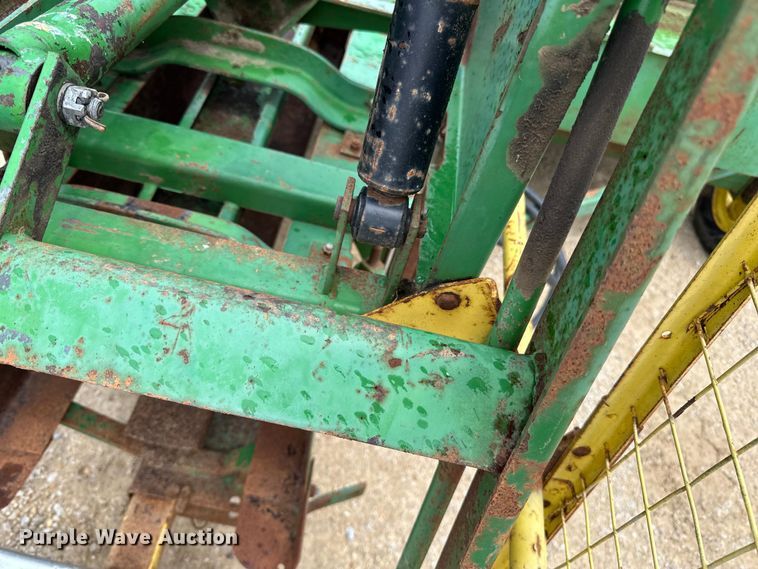 image for item DP8391 John Deere  24T small square baler