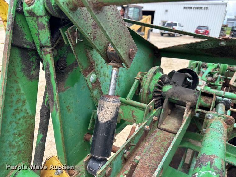 image for item DP8391 John Deere  24T small square baler