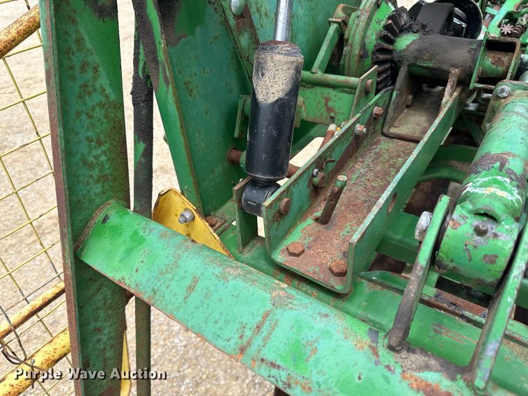 image for item DP8391 John Deere  24T small square baler