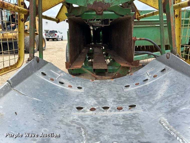 image for item DP8391 John Deere  24T small square baler