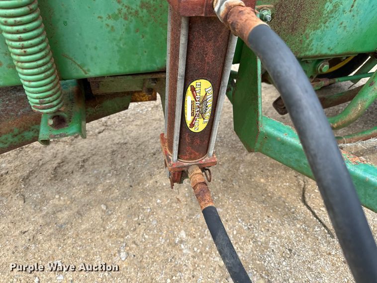 image for item DP8391 John Deere  24T small square baler