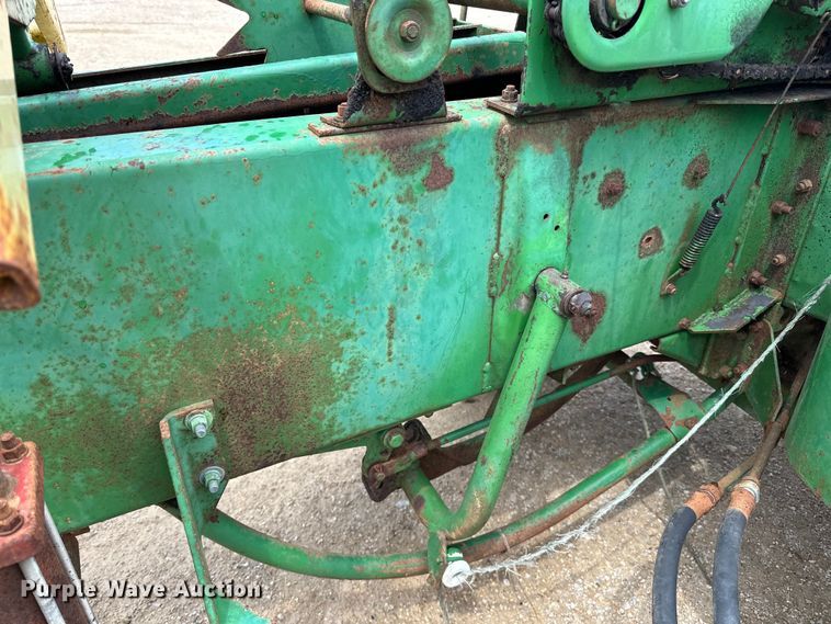 image for item DP8391 John Deere  24T small square baler