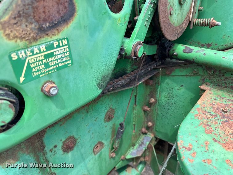 image for item DP8391 John Deere  24T small square baler