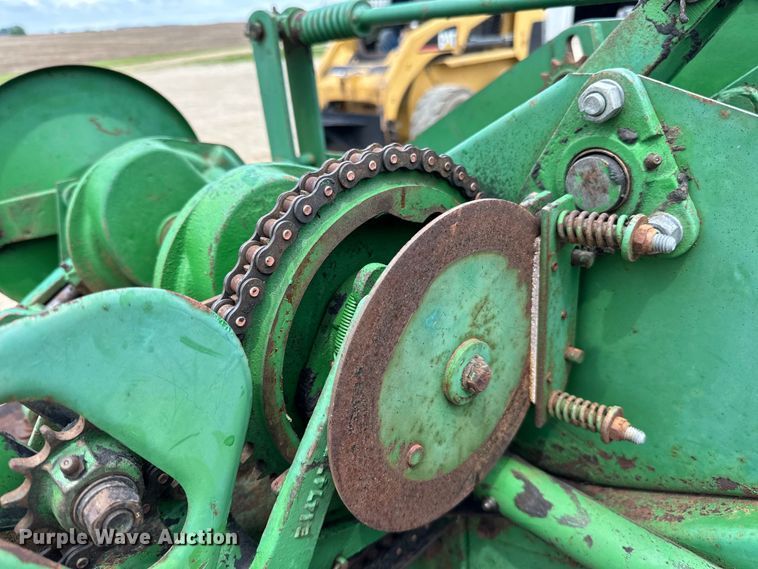 image for item DP8391 John Deere  24T small square baler