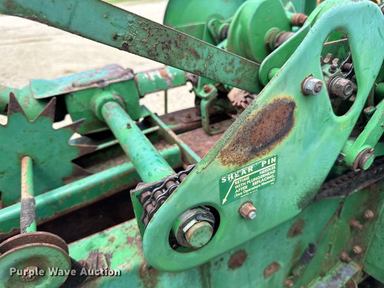 image for item DP8391 John Deere  24T small square baler