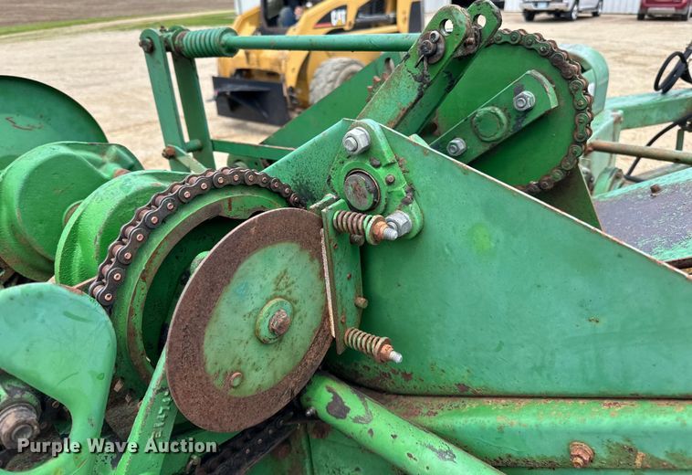 image for item DP8391 John Deere  24T small square baler