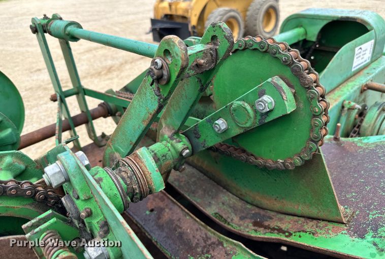 image for item DP8391 John Deere  24T small square baler
