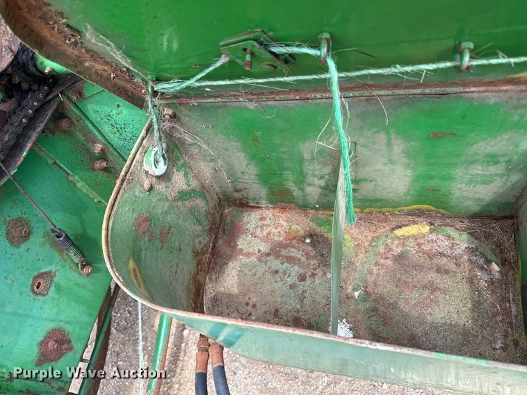 image for item DP8391 John Deere  24T small square baler