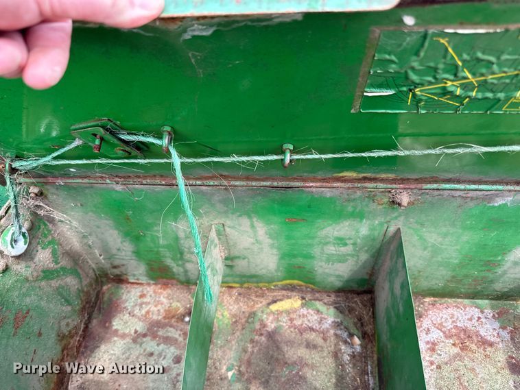 image for item DP8391 John Deere  24T small square baler