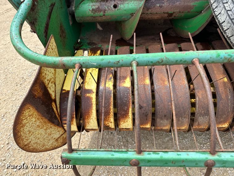 image for item DP8391 John Deere  24T small square baler