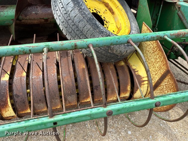 image for item DP8391 John Deere  24T small square baler