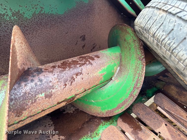 image for item DP8391 John Deere  24T small square baler