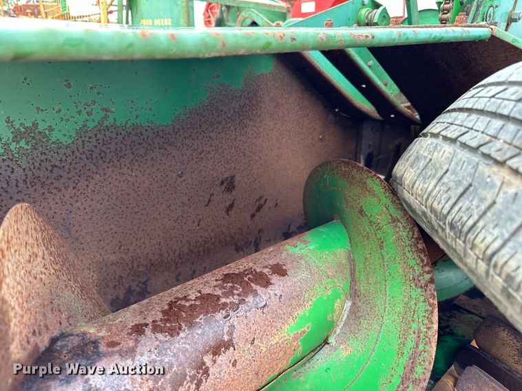 image for item DP8391 John Deere  24T small square baler