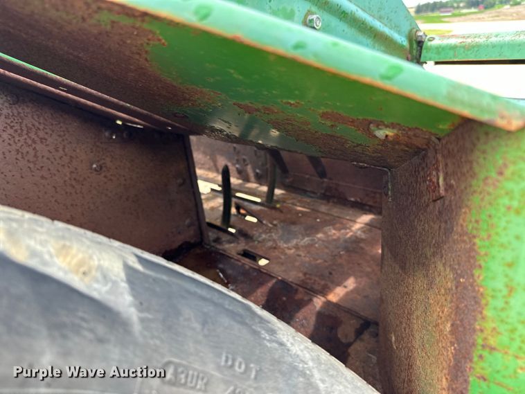 image for item DP8391 John Deere  24T small square baler