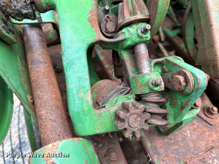 image for item DP8391 John Deere  24T small square baler