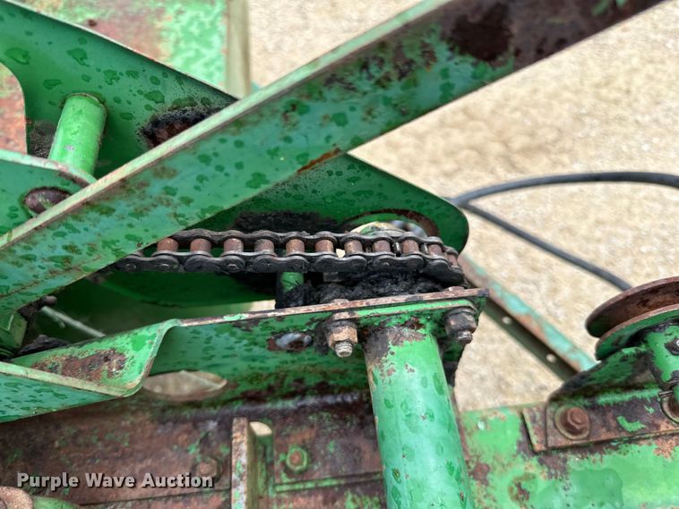 image for item DP8391 John Deere  24T small square baler