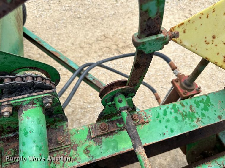 image for item DP8391 John Deere  24T small square baler