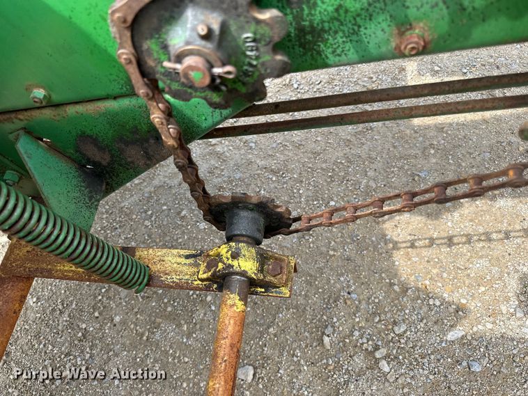 image for item DP8391 John Deere  24T small square baler