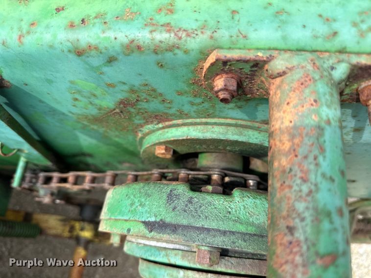 image for item DP8391 John Deere  24T small square baler