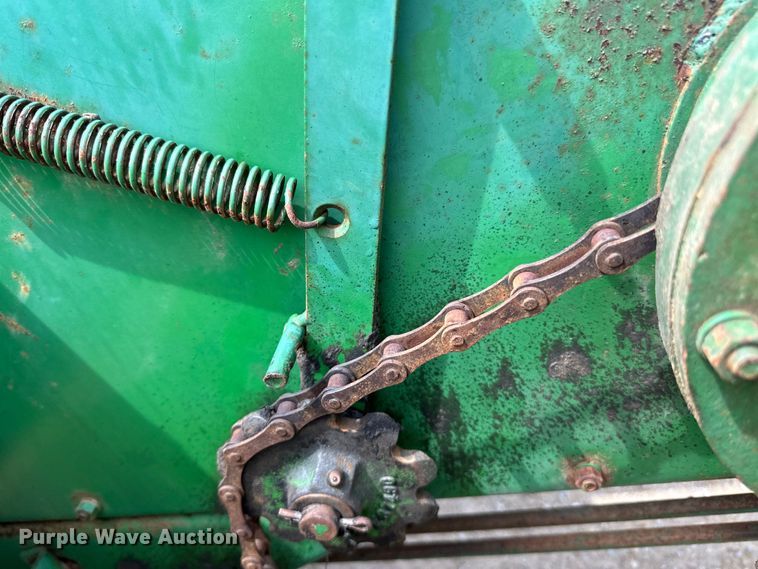 image for item DP8391 John Deere  24T small square baler