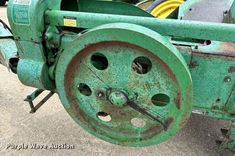 image for item DP8391 John Deere  24T small square baler