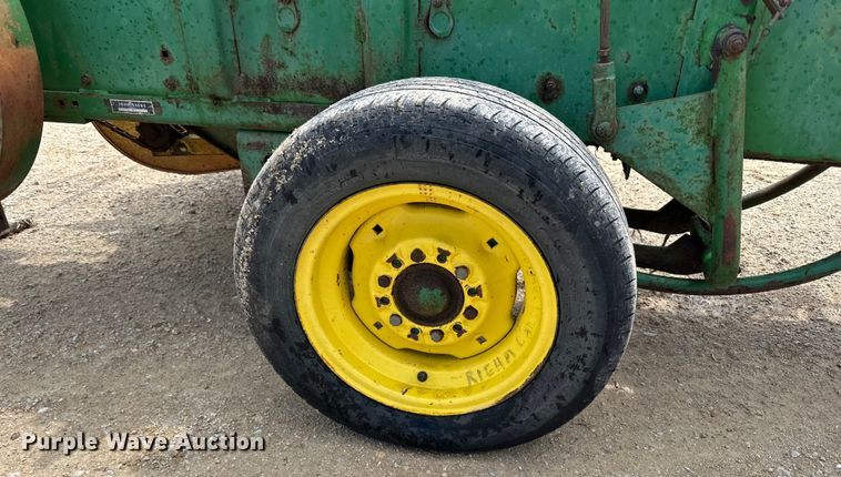 image for item DP8391 John Deere  24T small square baler