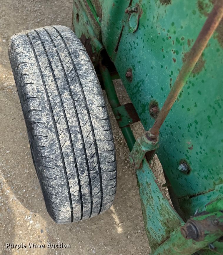 image for item DP8391 John Deere  24T small square baler