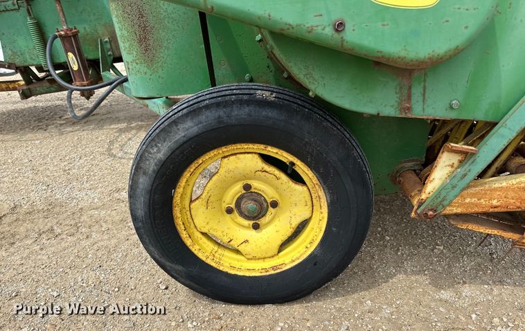 image for item DP8391 John Deere  24T small square baler