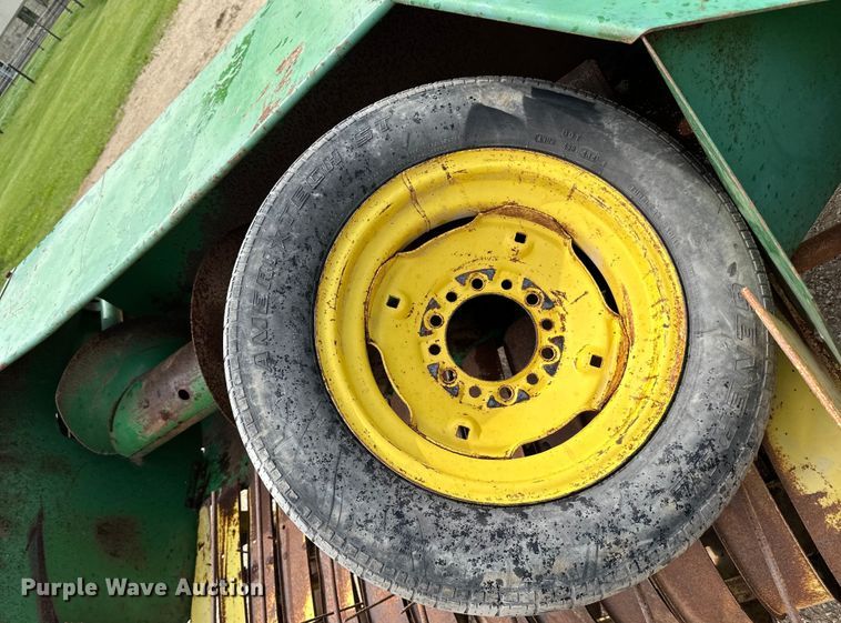 image for item DP8391 John Deere  24T small square baler