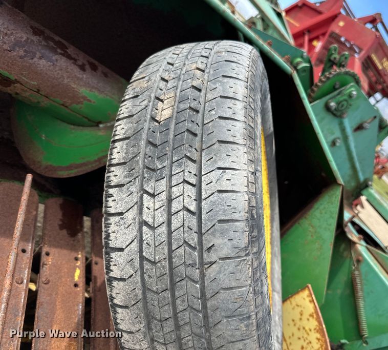 image for item DP8391 John Deere  24T small square baler