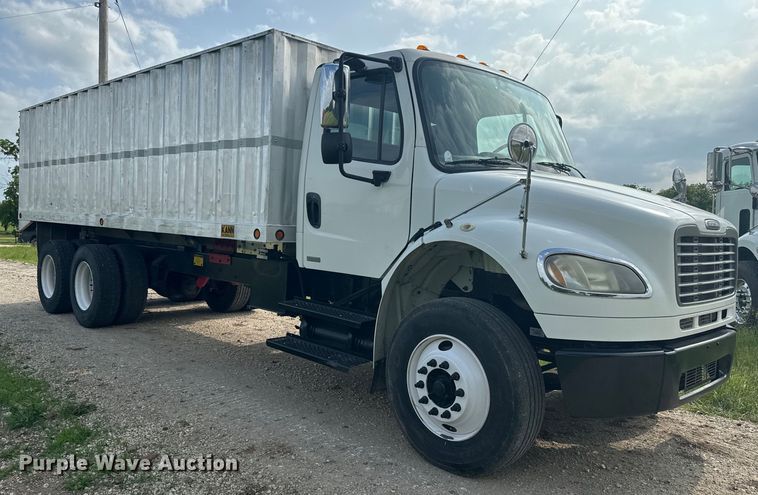 image for item DQ6775 2008 Freightliner Business Class M2  grain truck