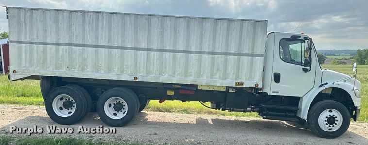 image for item DQ6775 2008 Freightliner Business Class M2  grain truck