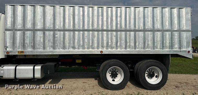 image for item DQ6775 2008 Freightliner Business Class M2  grain truck