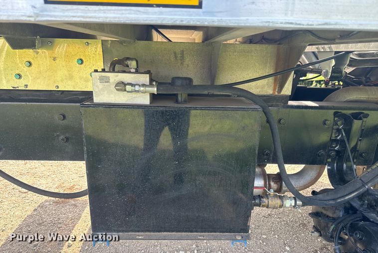 image for item DQ6775 2008 Freightliner Business Class M2  grain truck