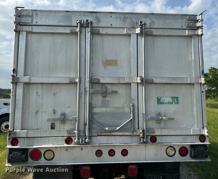 image for item DQ6775 2008 Freightliner Business Class M2  grain truck