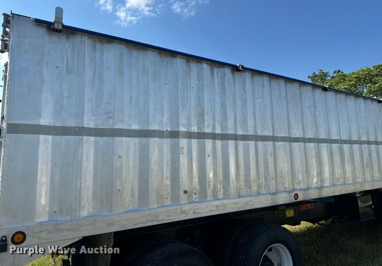 image for item DQ6775 2008 Freightliner Business Class M2  grain truck