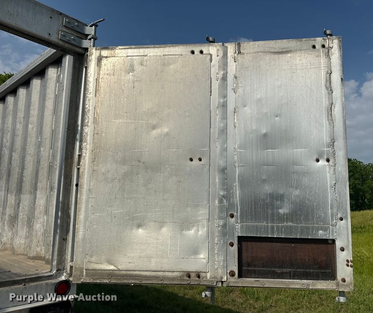 image for item DQ6775 2008 Freightliner Business Class M2  grain truck