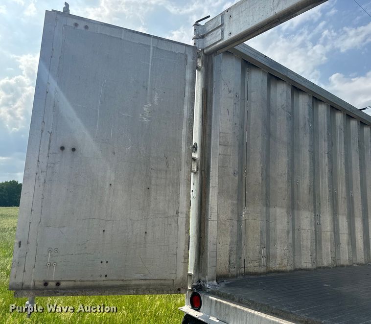 image for item DQ6775 2008 Freightliner Business Class M2  grain truck