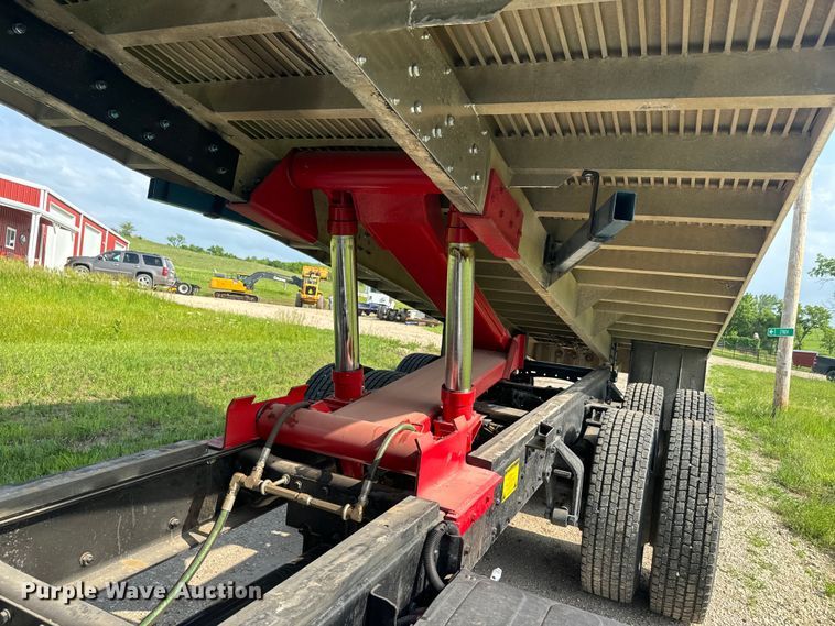 image for item DQ6775 2008 Freightliner Business Class M2  grain truck