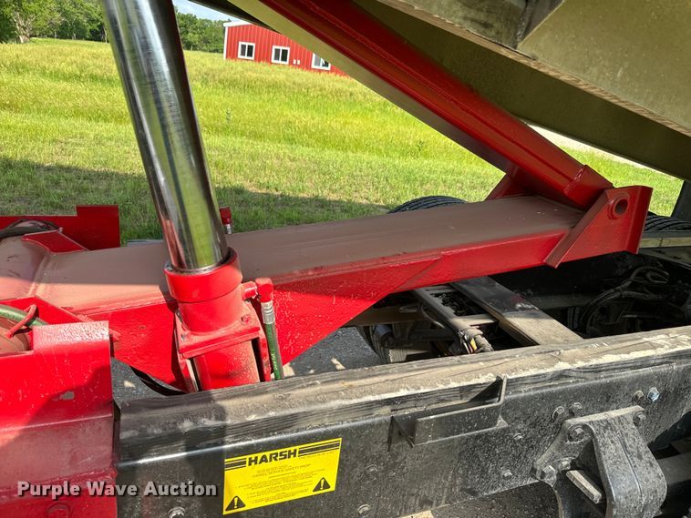 image for item DQ6775 2008 Freightliner Business Class M2  grain truck