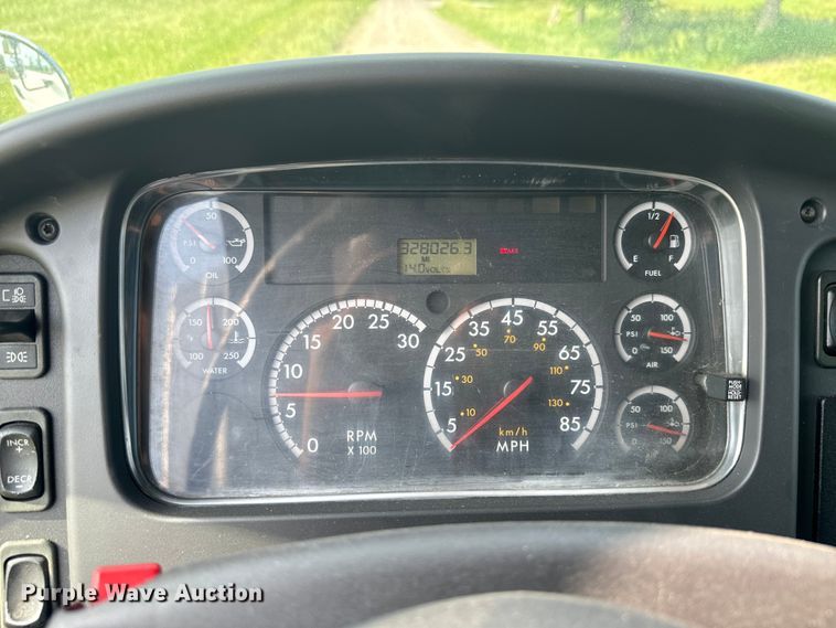 image for item DQ6775 2008 Freightliner Business Class M2  grain truck