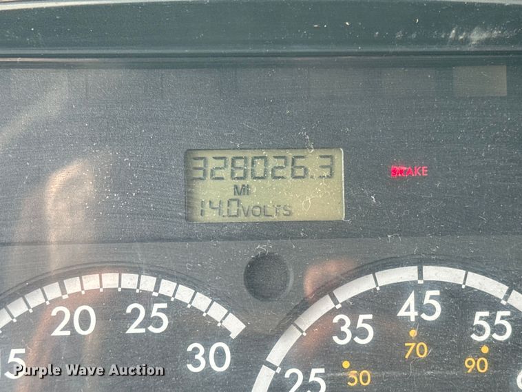 image for item DQ6775 2008 Freightliner Business Class M2  grain truck