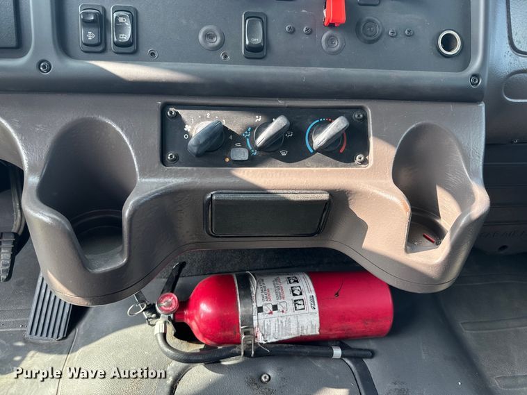 image for item DQ6775 2008 Freightliner Business Class M2  grain truck